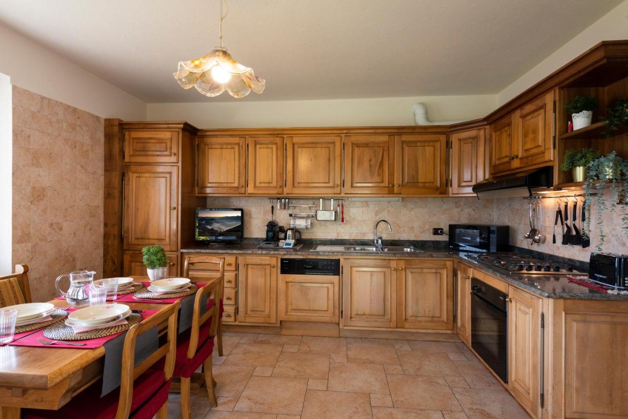 Villa Mara - Aosta - 200 Mq - Wifi - Jacuzzi - Parcheggio - Giardino Extérieur photo