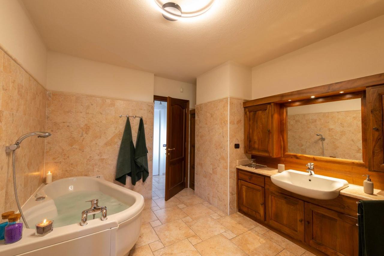 Villa Mara - Aosta - 200 Mq - Wifi - Jacuzzi - Parcheggio - Giardino Extérieur photo