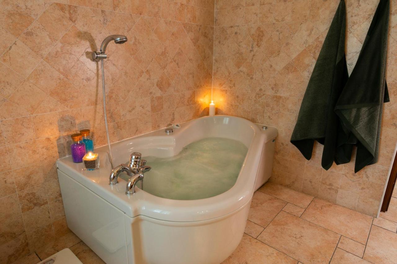 Villa Mara - Aosta - 200 Mq - Wifi - Jacuzzi - Parcheggio - Giardino Extérieur photo